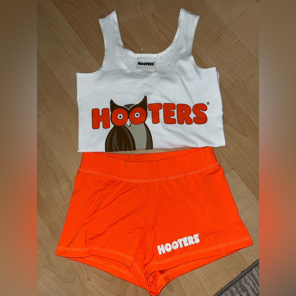 Hooters Costume/Outfit